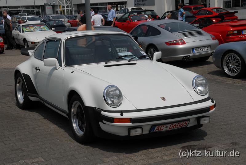 Porsche Zentrum Aachen 8801.JPG